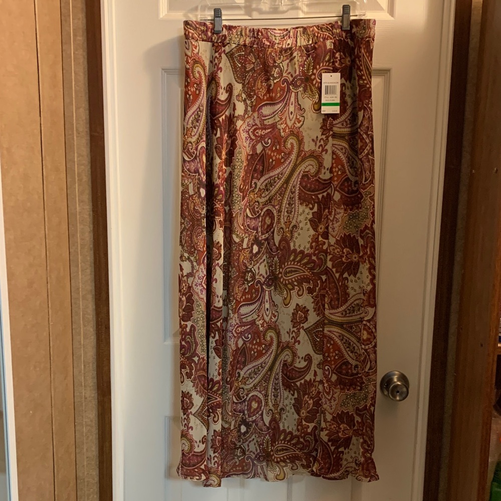 89th & Madison Paisley Maxi Skirt in Red and Cream